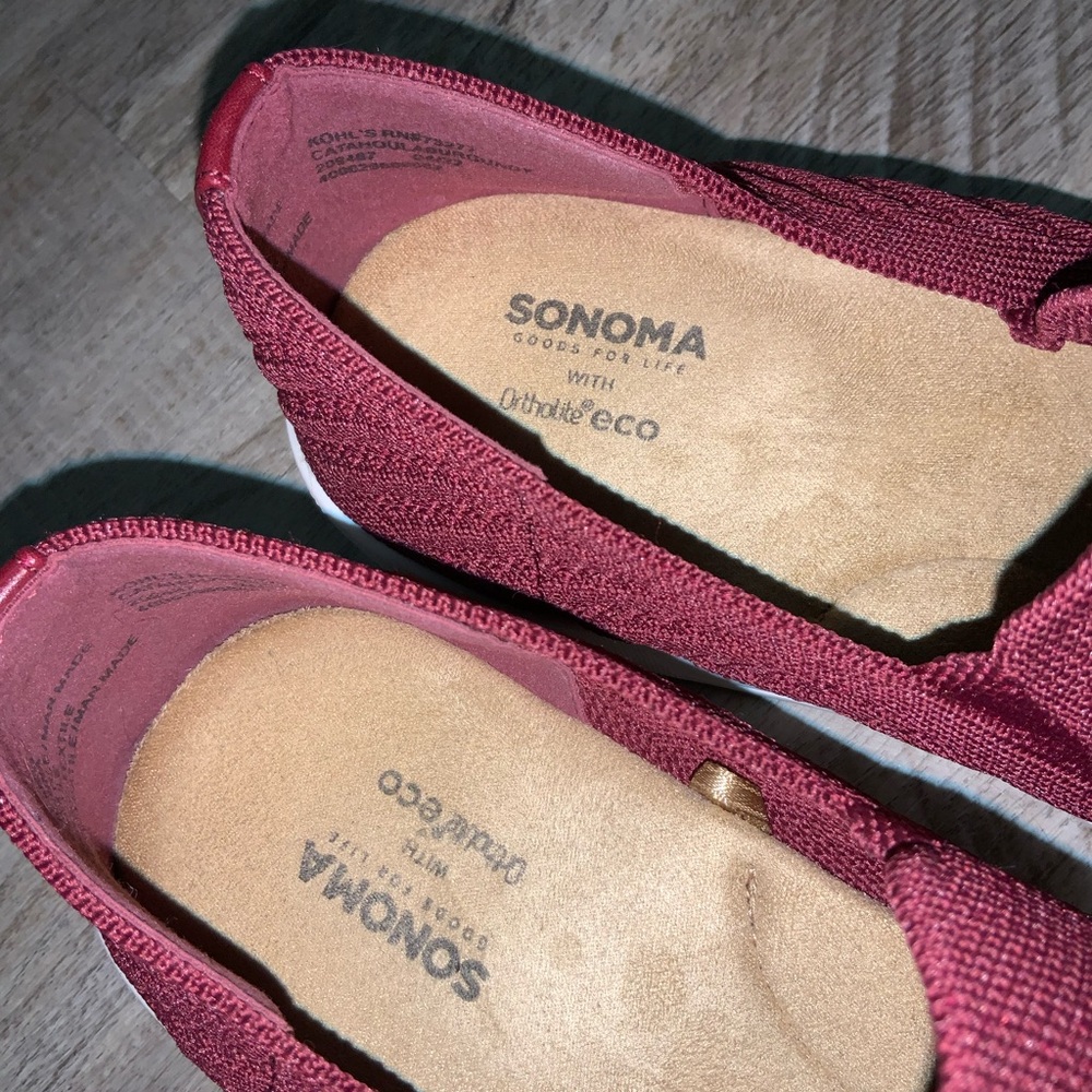 (Bin 32)  Sonoma, burgundy comfort knit lightweight shoes, Size 8.5 - Picture 3 of 7